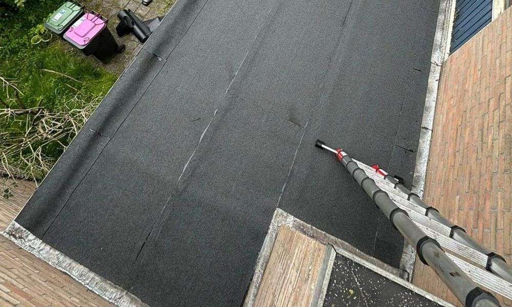 Plat dak geplaatst door dakdekker in Dedemsvaart